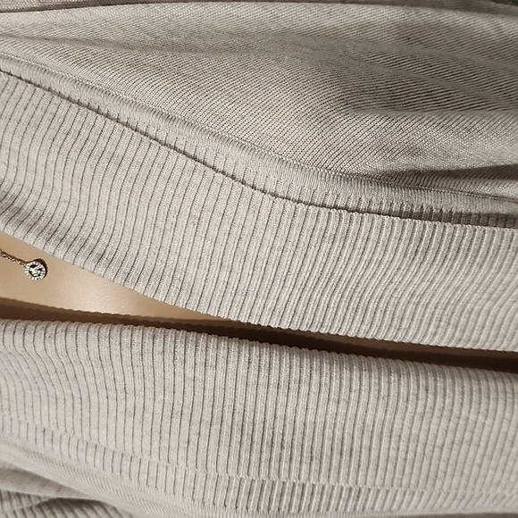 NEW LULULEMON - Picture 4 of 9